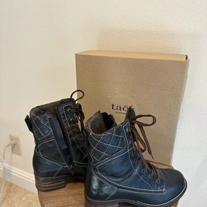 TAOS stiched leather lace up ankle boots size 37